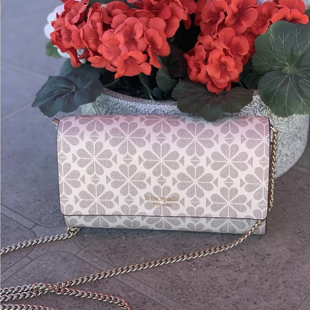 Kate Spade  Spade Flower Crossbody Chain Clutch - Parchment